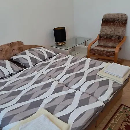 Spacious 3br In Center For 5 Floor River View With 4 Balconies Near Bojnice Apartman *