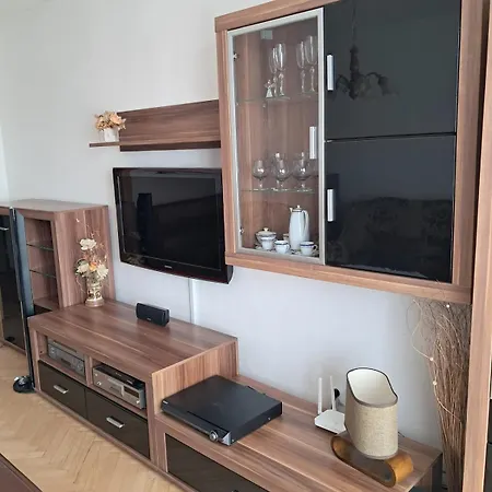 Spacious 3br In Center For 5 Floor River View With 4 Balconies Near Bojnice Apartman Privigye