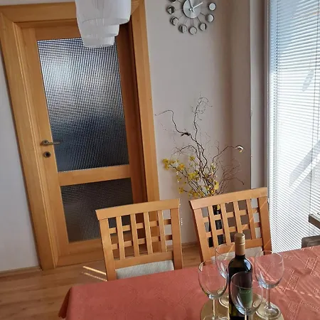 Spacious 3br In Center For 5 Floor River View With 4 Balconies Near Bojnice Apartman *
