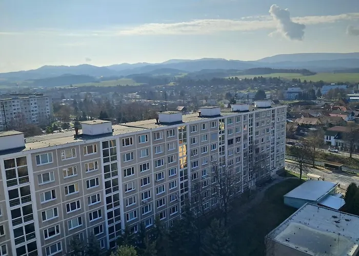 Spacious 3 Bedroom Apartment Prievidza Center For 5 Guests 4 Balconies Near Bojnice דירה *