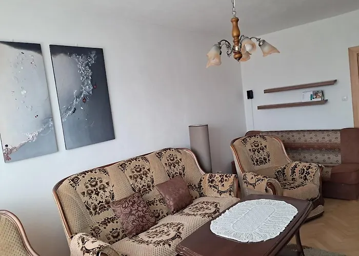 דירה Spacious 3 Bedroom Apartment Prievidza Center For 5 Guests 4 Balconies Near Bojnice *