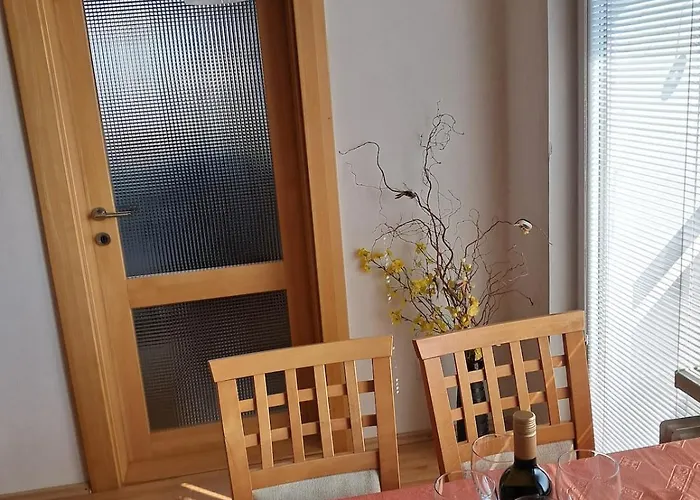 Spacious 3 Bedroom Apartment Prievidza Center For 5 Guests 4 Balconies Near Bojnice דירה *